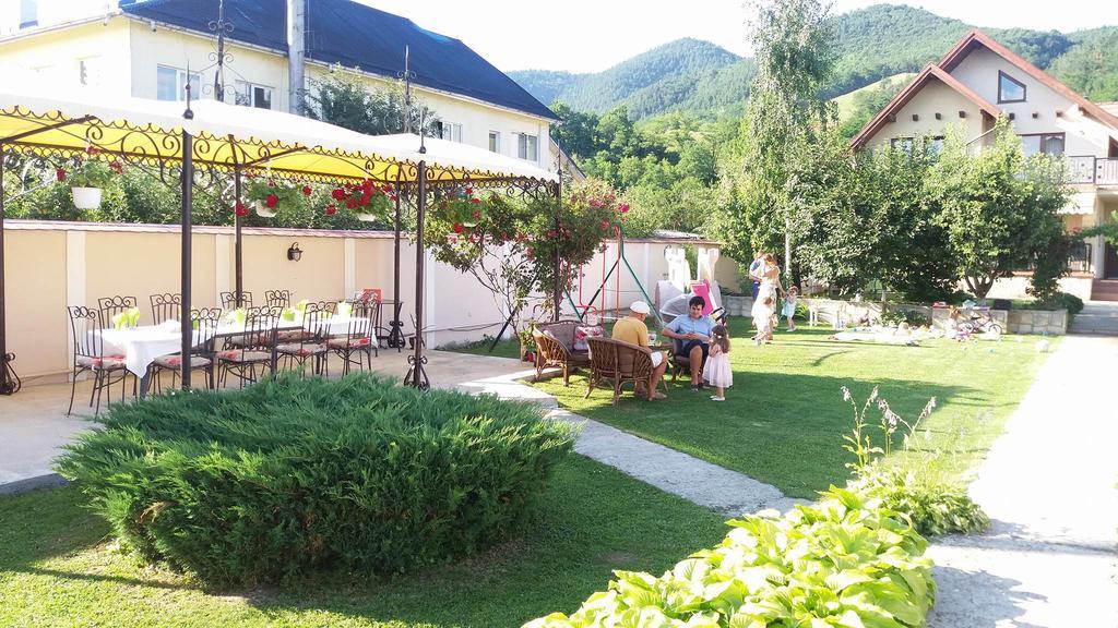 Pensiunea Boema Piatra Neamţ Exterior foto